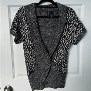 Bisou Bisou Black & Gray Sweater | Patterned Sweater | Short Sleeve Sweater